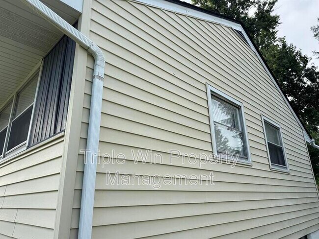 Photo - 360 Shepley Dr House