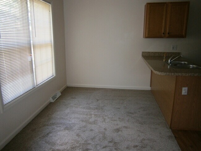 Building Photo - 110 Oak Ridge Ln