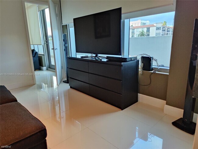 Foto del edificio - 2 br, 2 bath Condo - 3029 NE 188th St Apt 101