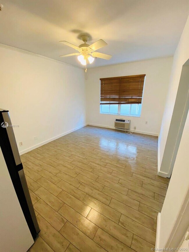 Building Photo - 3710 Collins Ave