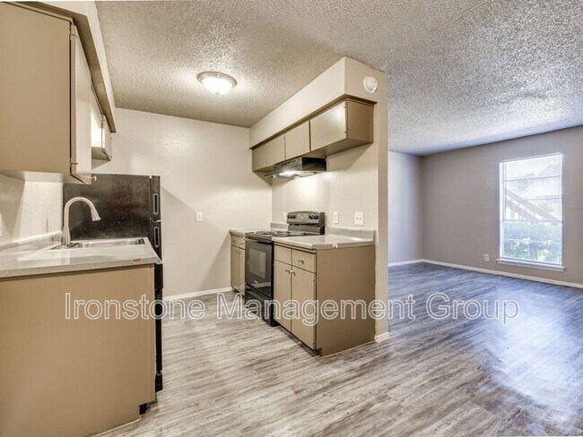 Foto del edificio - 4651 S Darlington Ave