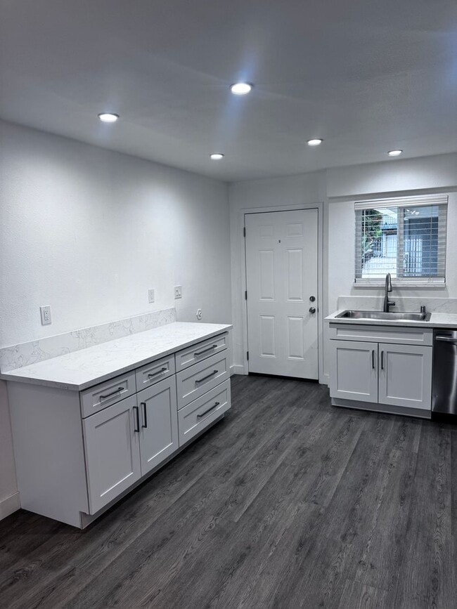 Building Photo - 34102 La Serena Dr