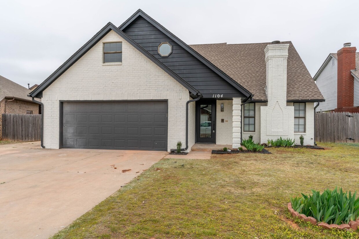 Primary Photo - Remodeled Home in Moore