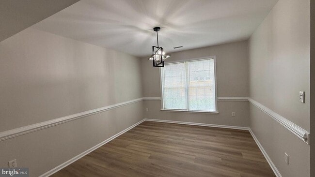 Building Photo - 10100 Bellevue Ct