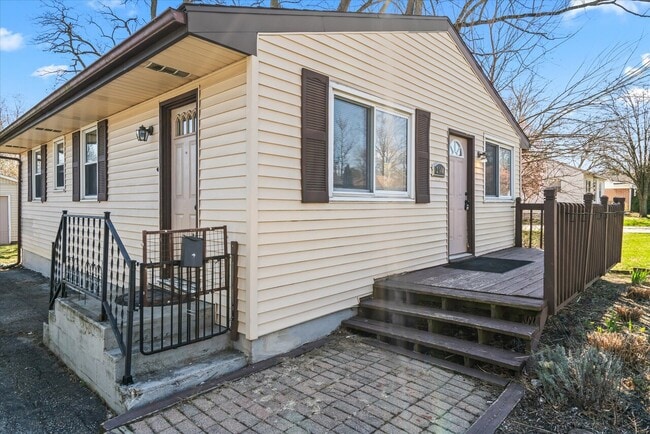 Building Photo - Mohican Ave