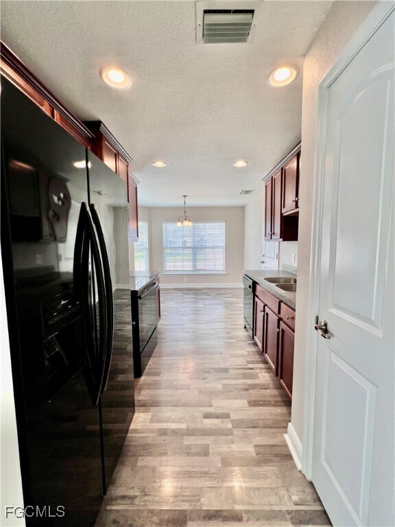 Foto del edificio - 27078 Brook Forest Rd