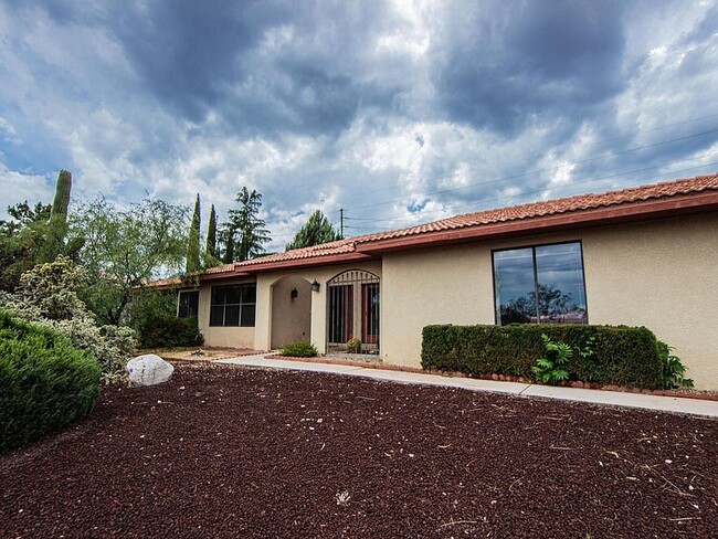 Building Photo - 2080 Sky Dr