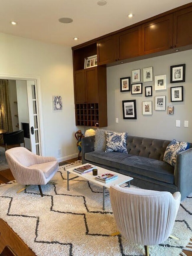 Building Photo - Centrally Located Upper Castro / Corona Ht...
