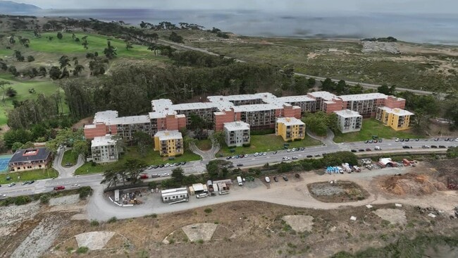 - Lakewood Apartments At Lake Merced