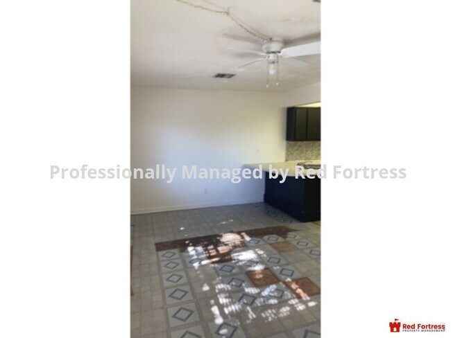 Building Photo - 716 Karlov St