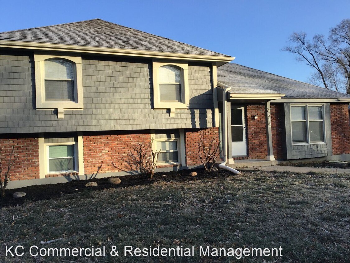 Primary Photo - 4 br, 3 bath House - 3612 E 104th St.