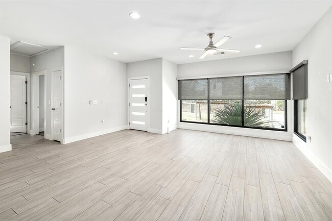Building Photo - 702 Philco Dr