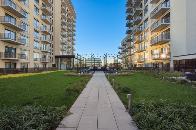 Building Photo - 18 Dock Apartments