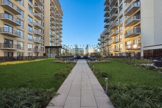Building Photo - 18 Dock Apartments