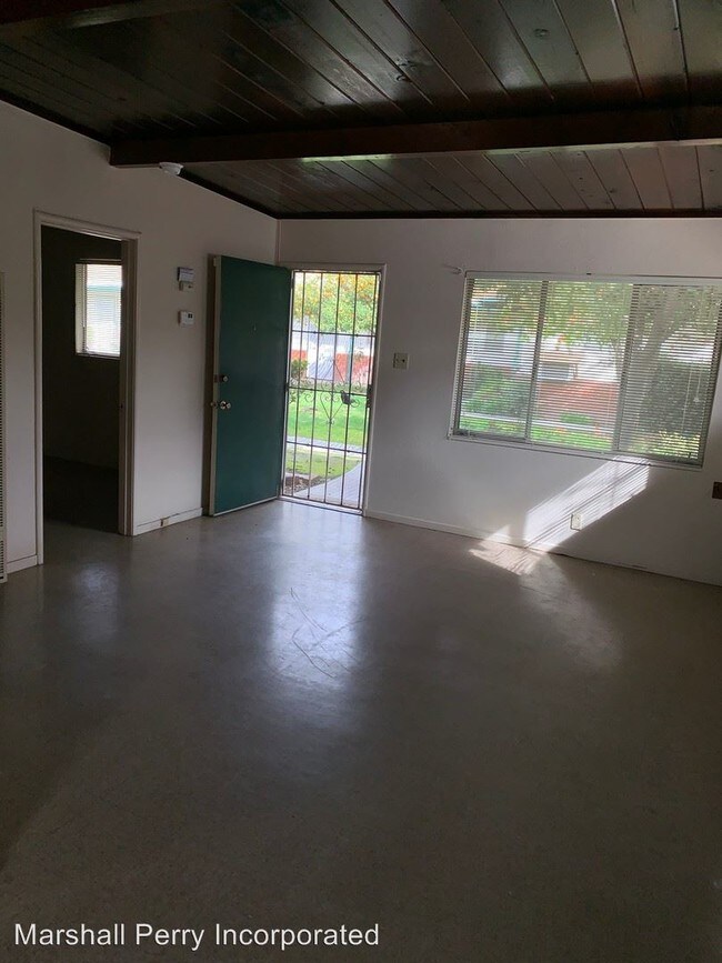 Building Photo - 1 br, 1 bath Apartment - 1326 Leonard Ave. #4
