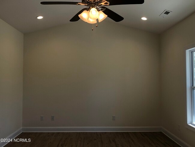 Foto del edificio - 513 Peru Rd