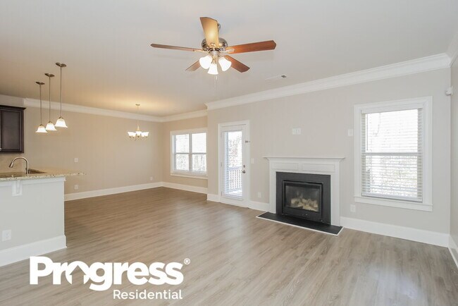 Foto del edificio - 648 Silver Oak Dr