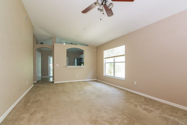 Building Photo - 1120 Lake Shore Ranch Dr