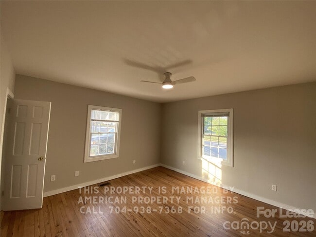 Foto del edificio - 214 W Church St