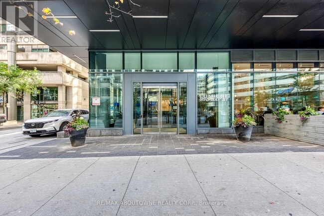 Building Photo - 770 Bay St.