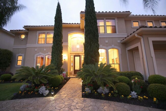 Building Photo - 14322 Shadow Garden Ln