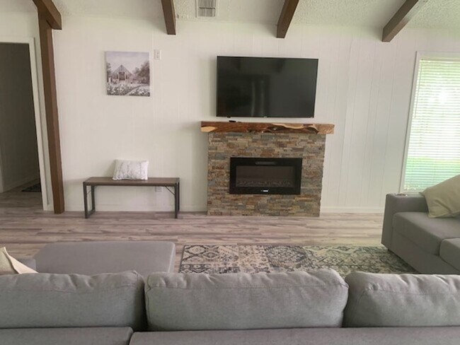 Foto del edificio - Unrestricted Charm on Whartons Dock Road: ...