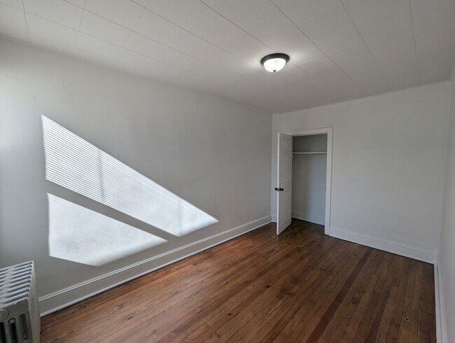 Building Photo - Charming updated 3 bedroom 1 bath Home in ...
