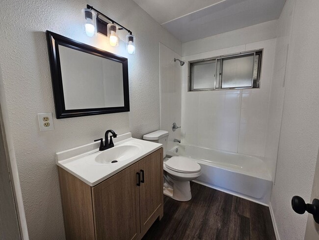 Building Photo - 4 bed 2 Bath Near Fort Carson!