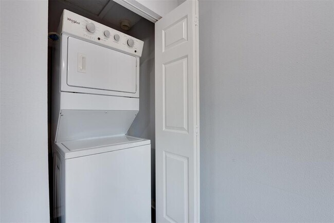 Foto del edificio - 3339 Simmons St