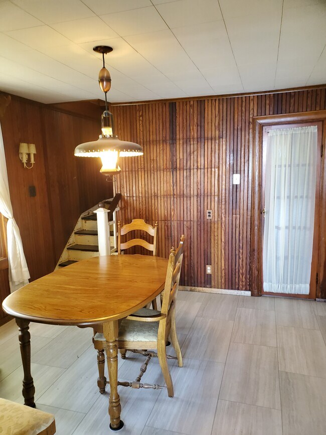 Comedor - 39177 N Jackson Dr