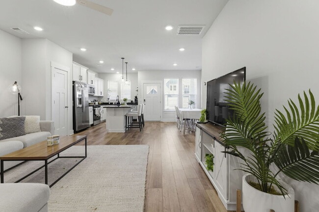 Building Photo - Luxury 3BR/2.5BA Craftsman Townhome with Designer Finishes & Open-Concept Living in Trailside at ...