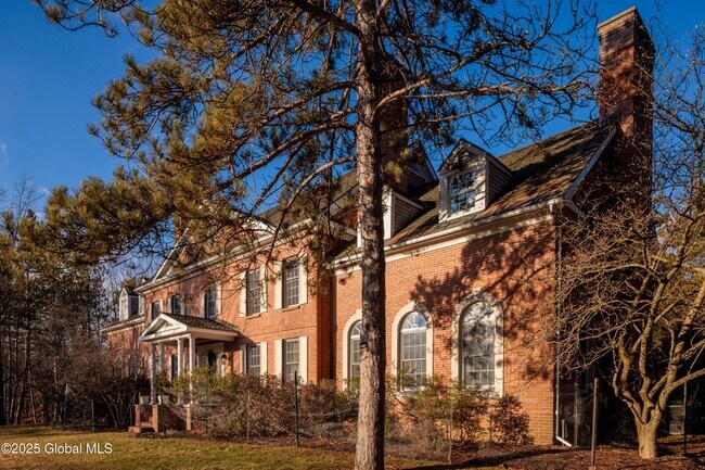 Building Photo - 147 Rock City Rd