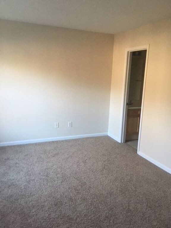 Building Photo - 6226 Rosecroft Dr