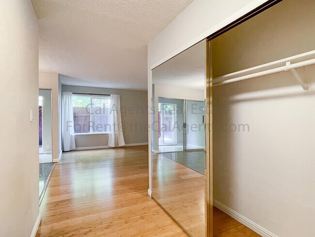 Building Photo - 233 Orange St