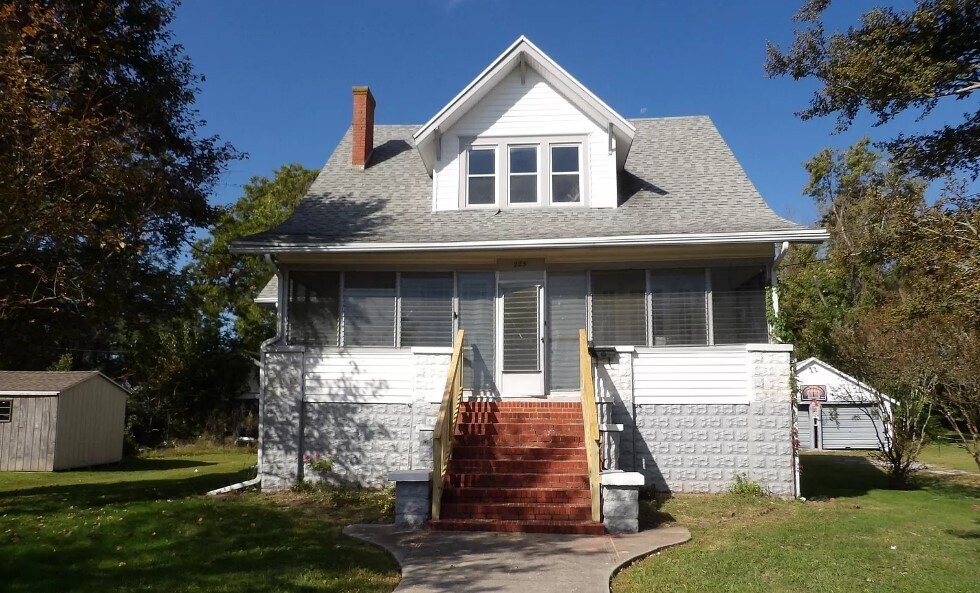Primary Photo - 225 N Somerset Ave