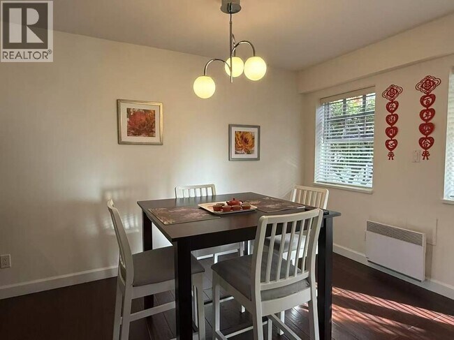 Photo du bâtiment - 5880 Hampton Pl