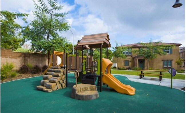 Building Photo - 426 Penelope Dr