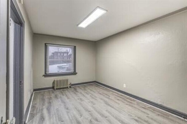 Foto del edificio - 807 Clara Ave