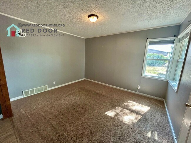 Foto del edificio - Spacious 3 Bed, 1 Bath Home – Pet Friendly...