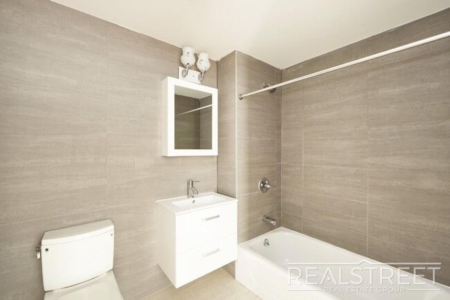 Foto del edificio - LUXURY 1 BED LOFT in Queens!
