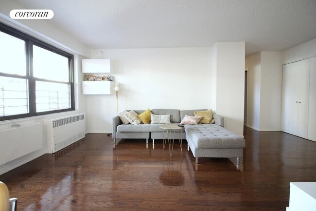 Building Photo - 175 W 90th St