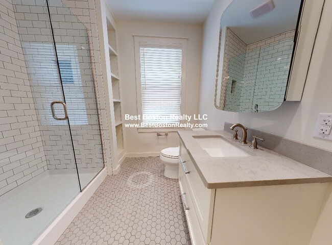 Building Photo - 568 Green St