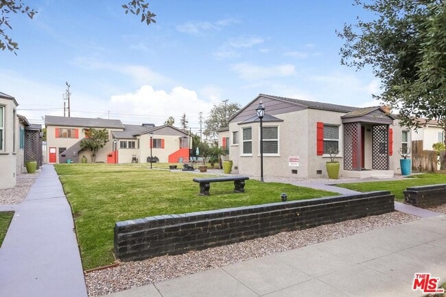 Building Photo - 1855 Euclid St