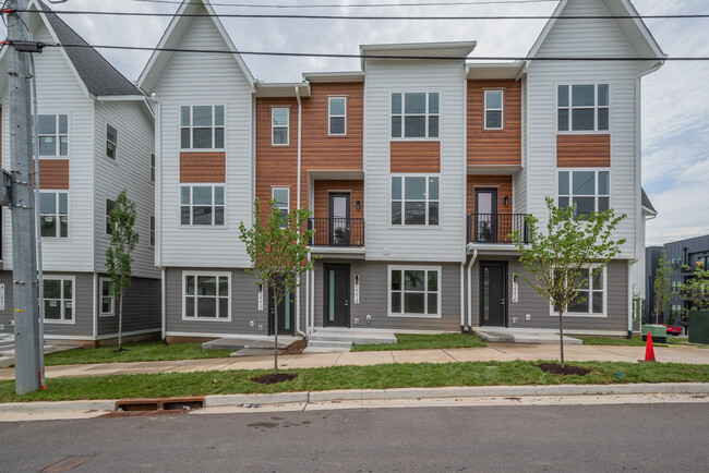 Building Photo - 2214 Old Matthews Rd