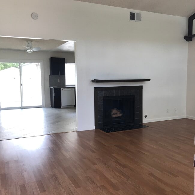 Family room with fireplace - 2831 Treat Blvd