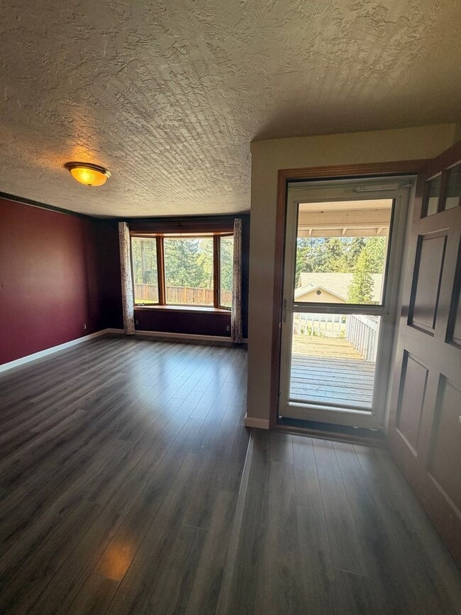 Foto del edificio - 3-Bed 2.5 Bath home in South Hills!