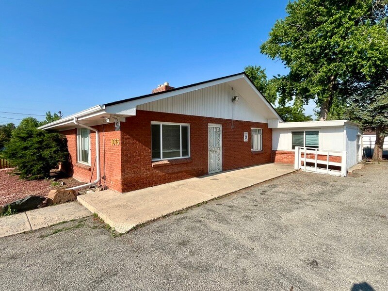 Photo - 1075 Kipling St.