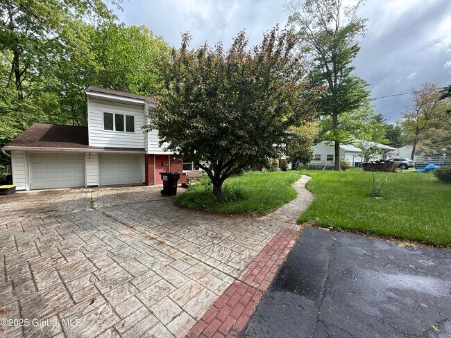 Foto del edificio - 1565 Crescent Rd
