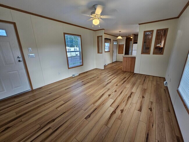 Building Photo - 248 Maverick Ln