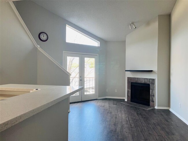 Foto del edificio - 10855 Meadowglen Ln